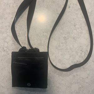 Lululemon black cross body wallet